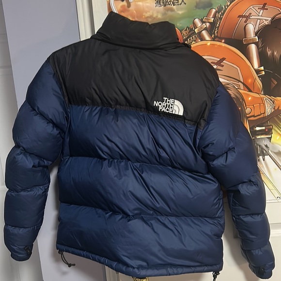 Year old, perfect condition, don’t really love the color ; it’s a size S in men - Picture 2 of 2